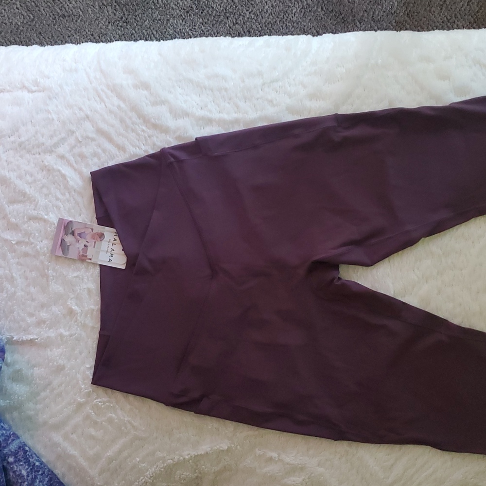 Halara  7/8 cross over leggings. Love love!They're just to short.I'm full length